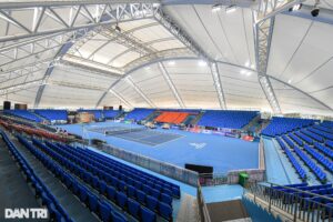 Tennis sân thi đấu đâu?